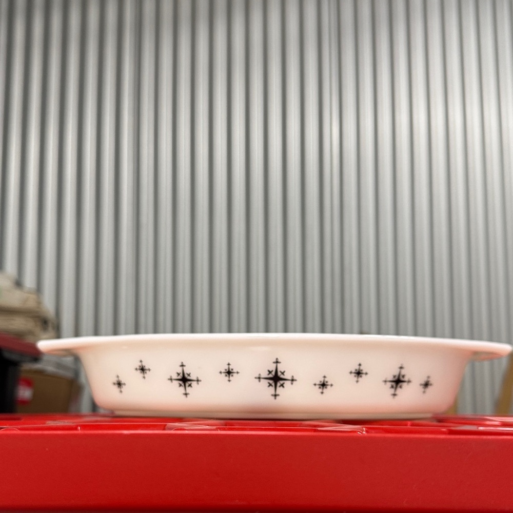 PYREX Black Star Atomic Compass Divided Casserole Dish.